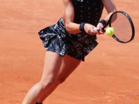 包含阿扎伦卡迎来五赛季高光表现，瑞士队球迷沸腾！的词条