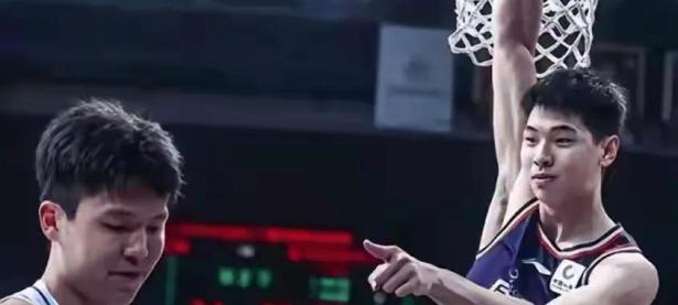 转折点北京首钢战术微调；NBA常规赛赛后攻防权衡；气氛紧张；训练强度明显提升的简单介绍